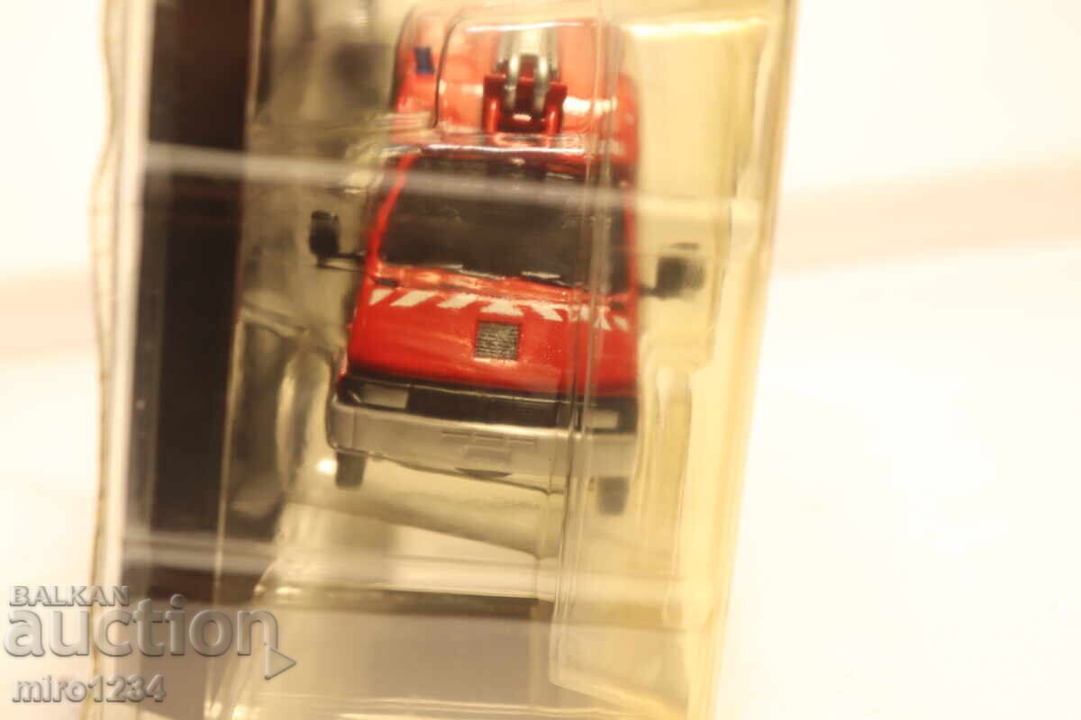 Livrarea MODEL MAȘINĂ DE POMPIERI RENAULT 1/72 Livrarea MODEL MAȘINĂ DE POMPIERI RENAULT 1/72