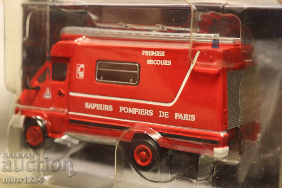 MODEL MAȘINĂ DE POMPIERI RENAULT 1/72 - 5 MODEL MAȘINĂ DE POMPIERI RENAULT 1/72 - 5