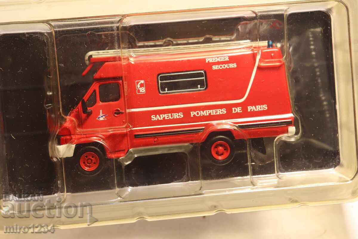 MODEL MAȘINĂ DE POMPIERI RENAULT 1/72 MODEL MAȘINĂ DE POMPIERI RENAULT 1/72