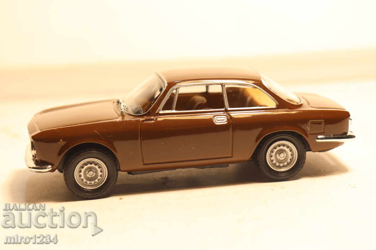 MODEL MAȘINUȚĂ 1/43 SOLIDO ALFA ROMEO cu preț € 9.50 | 18.58 BGN MODEL MAȘINUȚĂ 1/43 SOLIDO ALFA ROMEO cu preț € 9.50 | 18.58 BGN