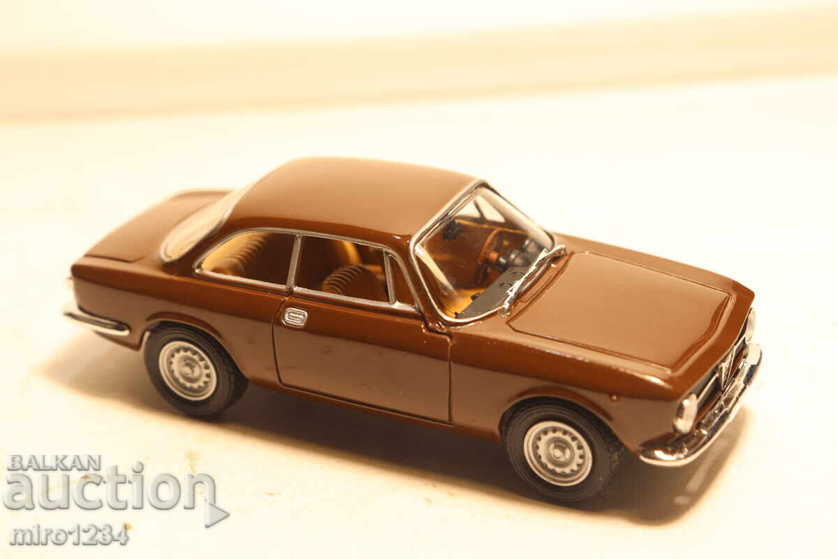 Livrarea MODEL MAȘINUȚĂ 1/43 SOLIDO ALFA ROMEO Livrarea MODEL MAȘINUȚĂ 1/43 SOLIDO ALFA ROMEO