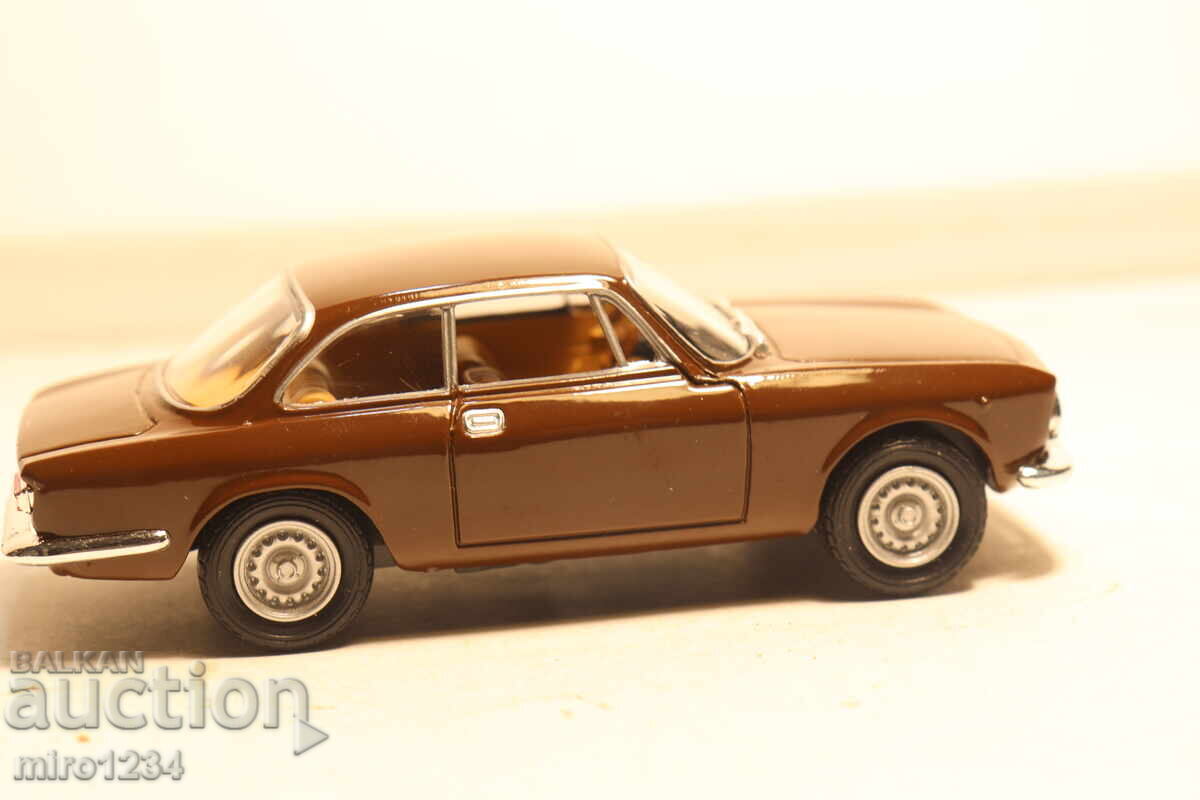 MODEL MAȘINUȚĂ 1/43 SOLIDO ALFA ROMEO - 5 MODEL MAȘINUȚĂ 1/43 SOLIDO ALFA ROMEO - 5