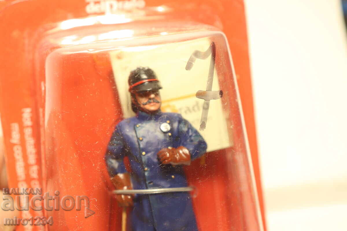 Livrarea FIGURINĂ POMPIER DEL PRADO UNIFORMĂ Livrarea FIGURINĂ POMPIER DEL PRADO UNIFORMĂ
