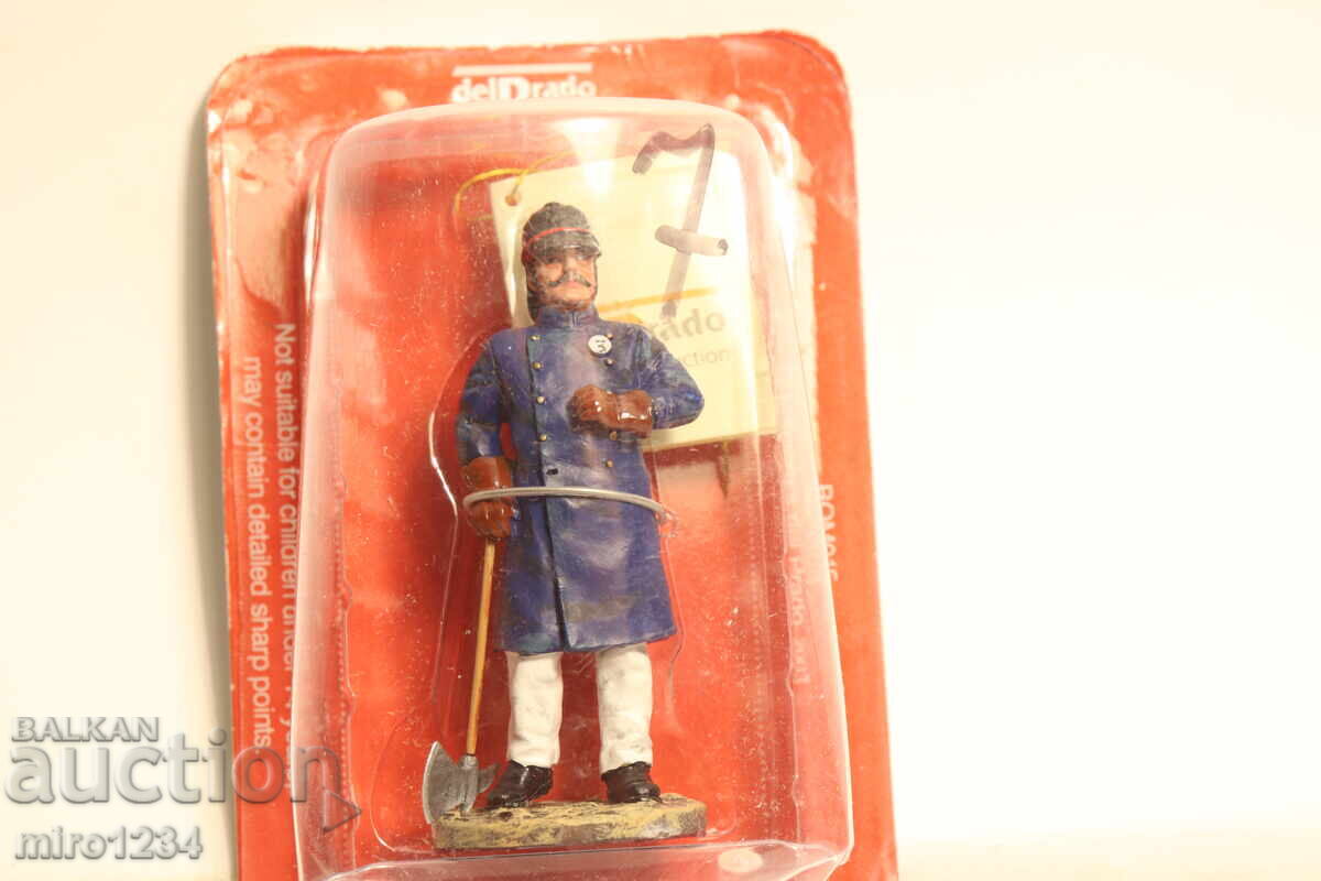 FIGURINĂ POMPIER DEL PRADO UNIFORMĂ FIGURINĂ POMPIER DEL PRADO UNIFORMĂ