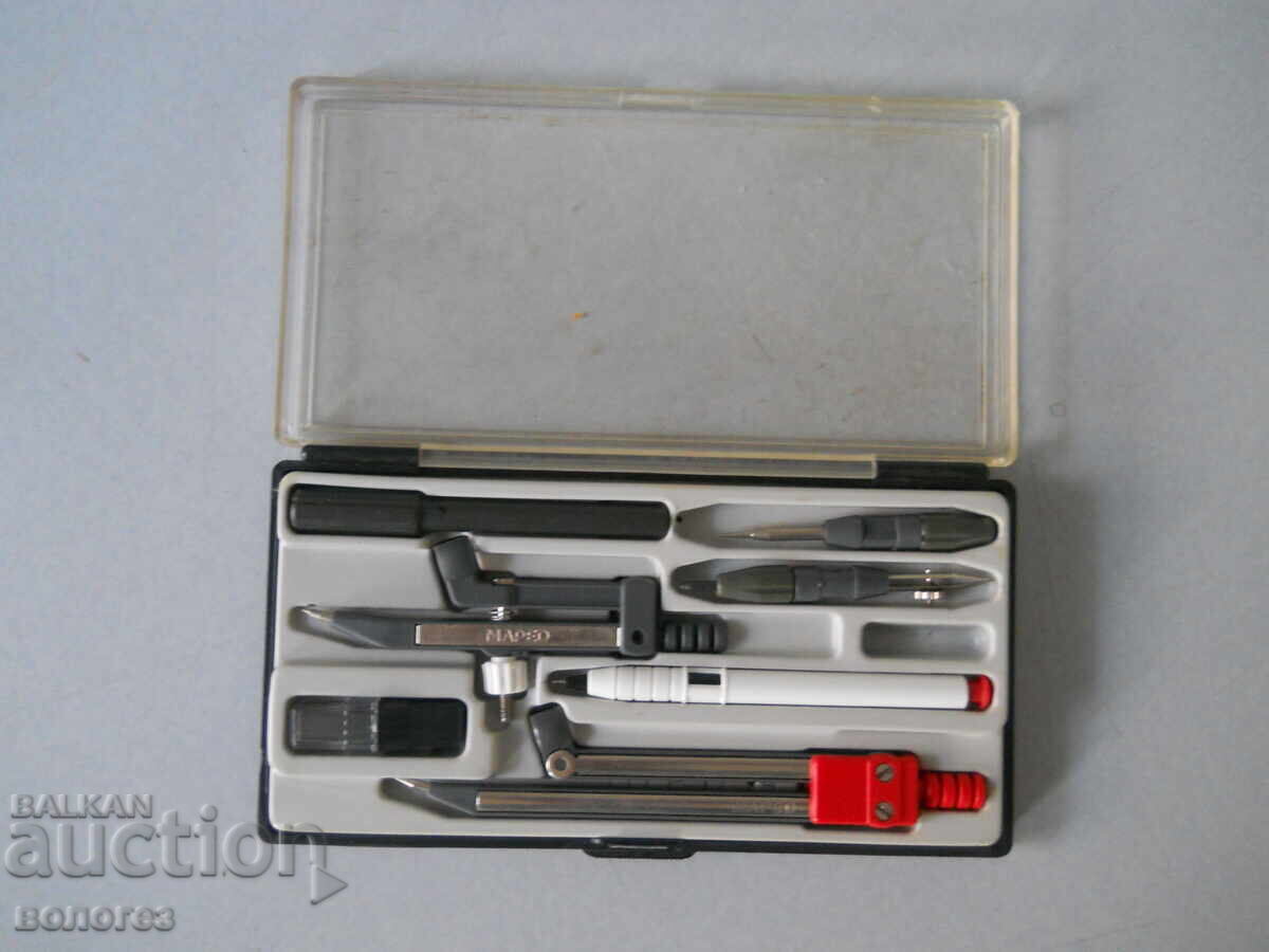 Σετ vintage σχεδιαστικά όργανα "Maped" Γαλλίας με τιμή € 8.50 | 16.62 BGN
