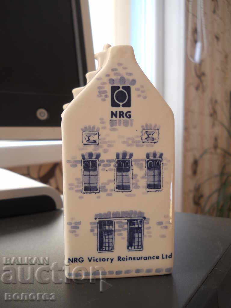 Căsuță din porțelan lucrată manual "Regina" Olanda