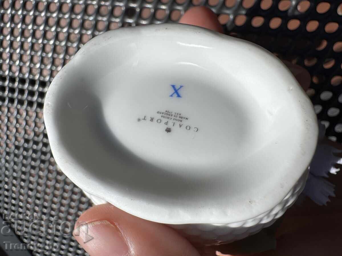 Аукцион Фина порцеланова флорална композиция от Coalport