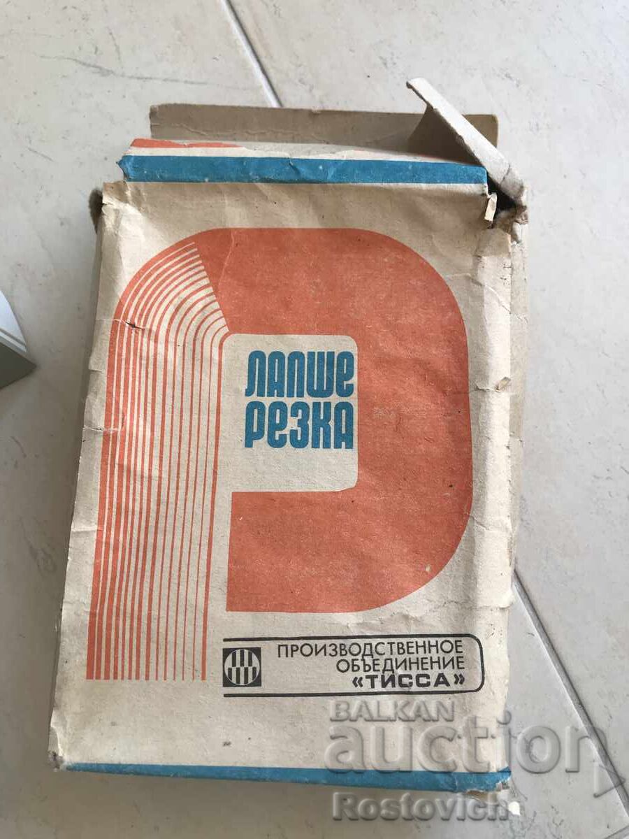 Mașină de tăiat tăiței, URSS (Ucraina, Ujgorod), 1991 cu preț € 49.99 | 97.77 BGN Mașină de tăiat tăiței, URSS (Ucraina, Ujgorod), 1991 cu preț € 49.99 | 97.77 BGN