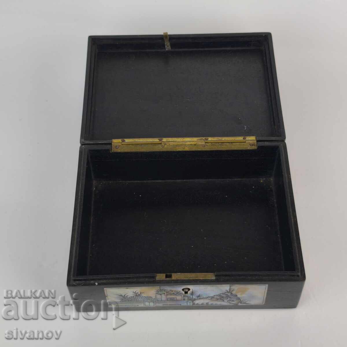 Cutie de bijuterii vietnameză veche cu incrustații de sidef #6404 cu preț € 29.99 | 58.66 BGN