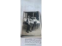 Φωτογραφία Κυρτζής με δύο αγόρια 1930