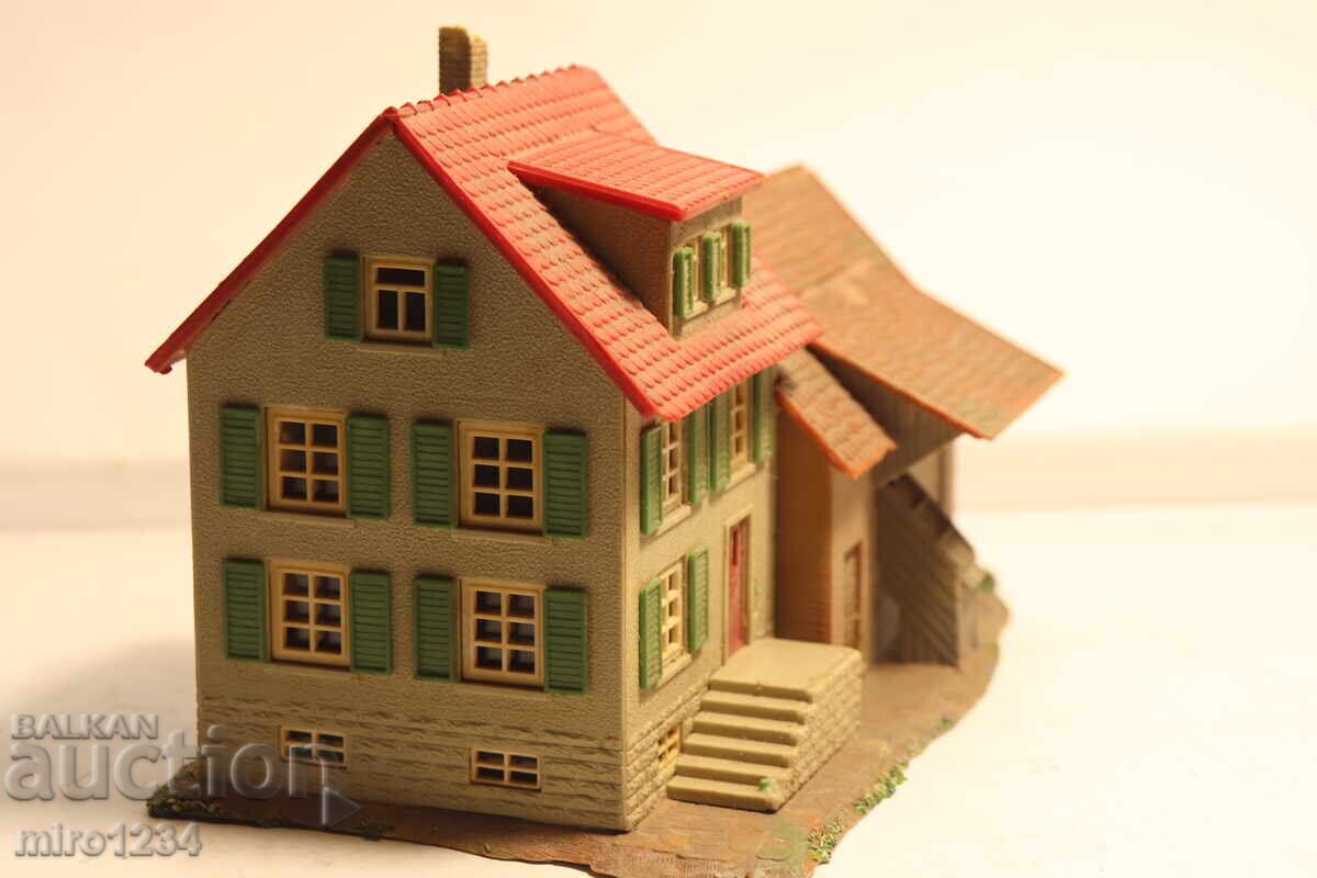 H0 1/87 KIBRI CASĂ MACHETĂ CLĂDIRE MODEL FEROVIAR GARĂ cu preț € 0.01 | 0.02 BGN H0 1/87 KIBRI CASĂ MACHETĂ CLĂDIRE MODEL FEROVIAR GARĂ cu preț € 0.01 | 0.02 BGN