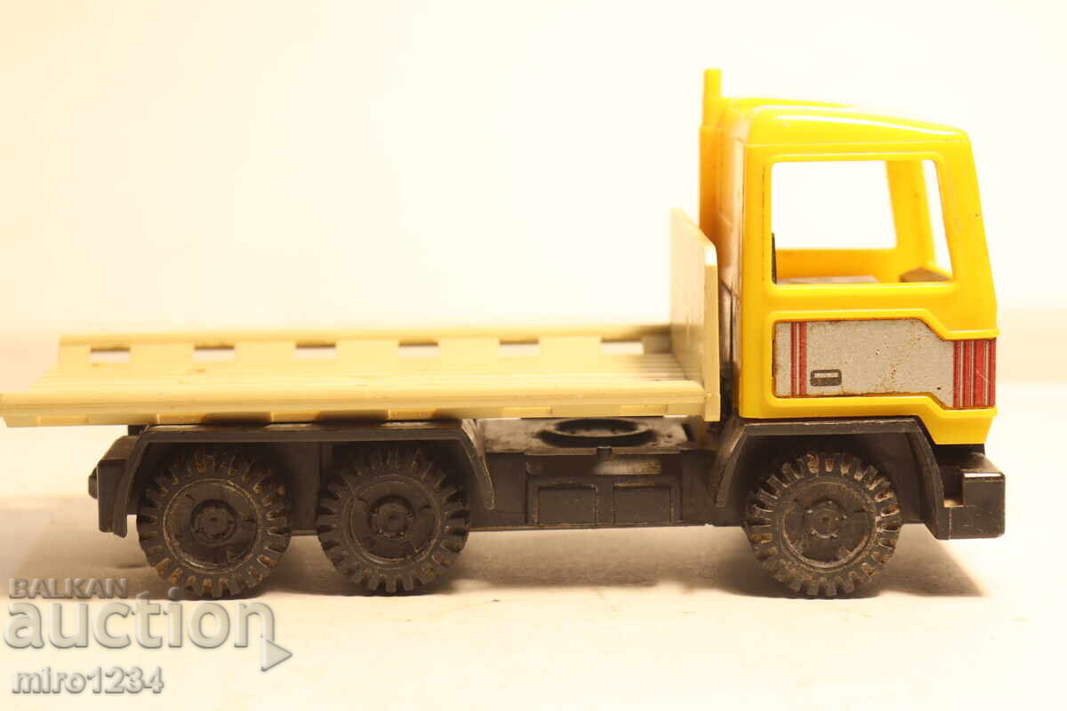 Licitație VECHE JUCĂRIE DIN PLASTIC CAMION VOLVO MAȘINUȚĂ MODEL Licitație VECHE JUCĂRIE DIN PLASTIC CAMION VOLVO MAȘINUȚĂ MODEL