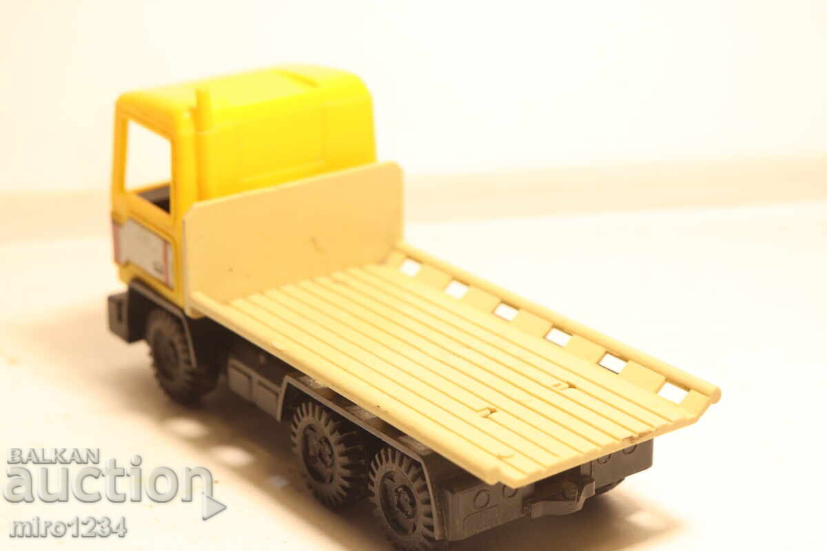 Livrarea VECHE JUCĂRIE DIN PLASTIC CAMION VOLVO MAȘINUȚĂ MODEL Livrarea VECHE JUCĂRIE DIN PLASTIC CAMION VOLVO MAȘINUȚĂ MODEL