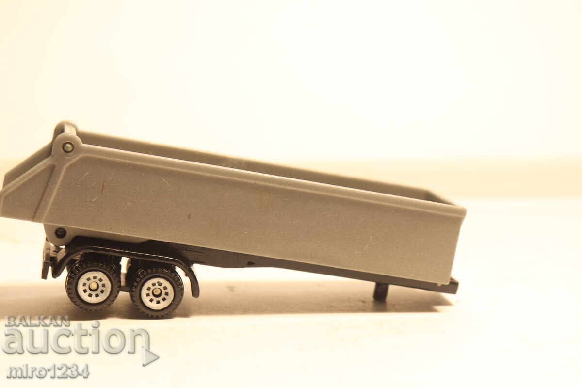 Licitație 1/87 SIKU REMORCĂ BASCULANTĂ GONDOLĂ MODEL CAMION