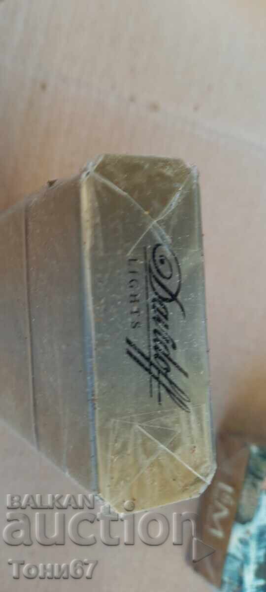 Auction  Cigarettes for collection Davidoff