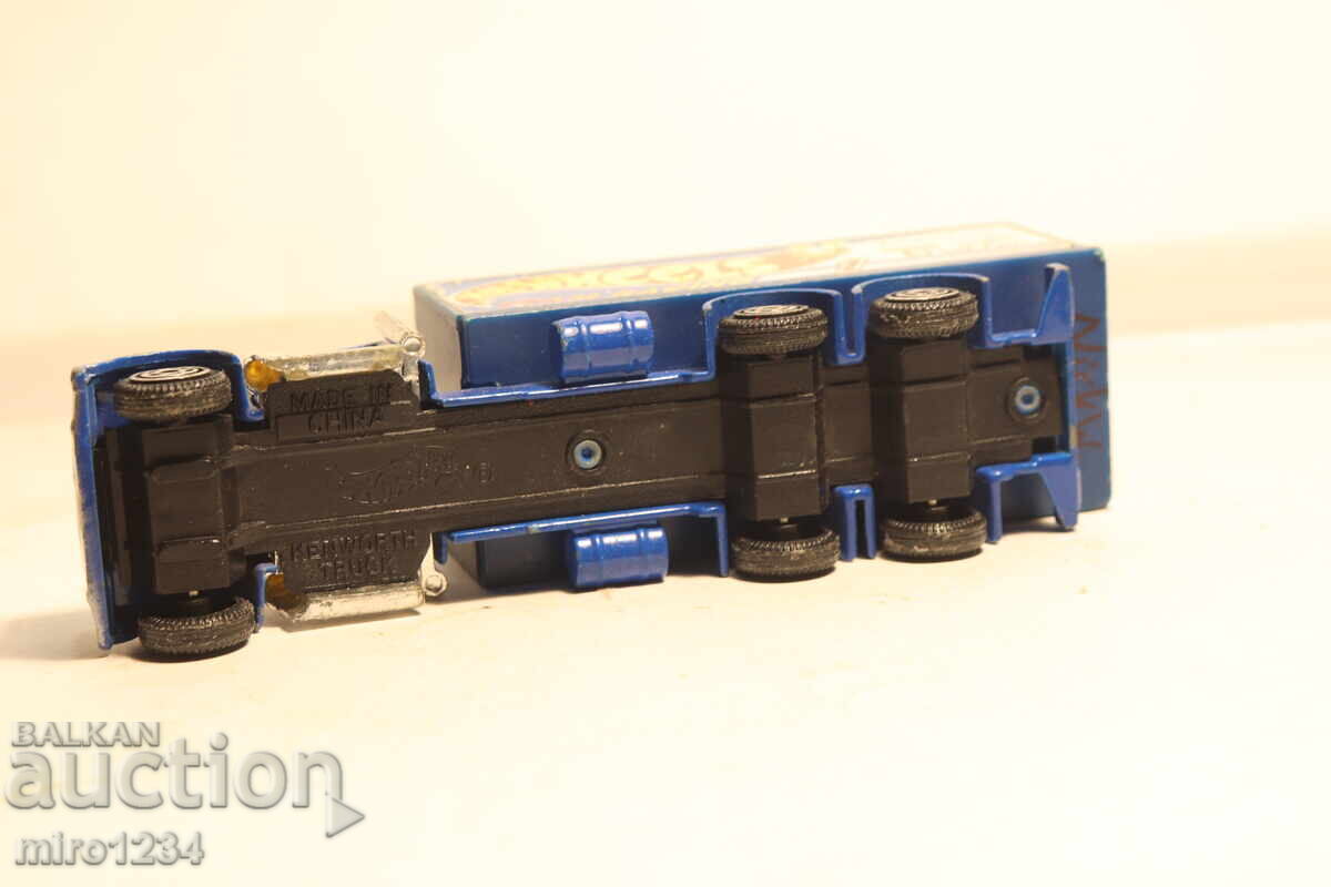 CAMION HOT WHEELS DUNLOP SCARA 1/64 MODEL MAȘINUȚĂ - 6 CAMION HOT WHEELS DUNLOP SCARA 1/64 MODEL MAȘINUȚĂ - 6
