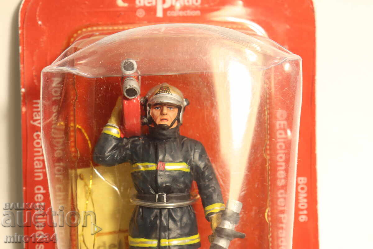 FIGURINĂ POMPIER DEL PRADO UNIFORMĂ cu preț € 0.01 | 0.02 BGN FIGURINĂ POMPIER DEL PRADO UNIFORMĂ cu preț € 0.01 | 0.02 BGN