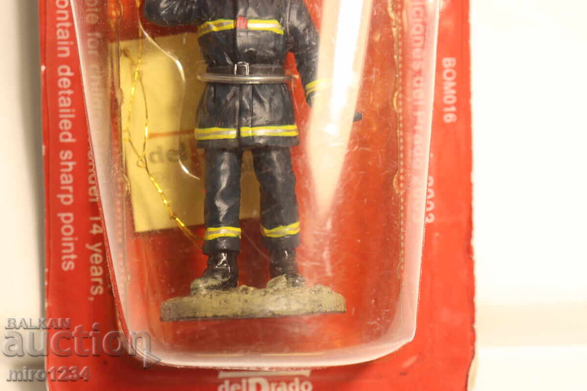 Licitație FIGURINĂ POMPIER DEL PRADO UNIFORMĂ Licitație FIGURINĂ POMPIER DEL PRADO UNIFORMĂ