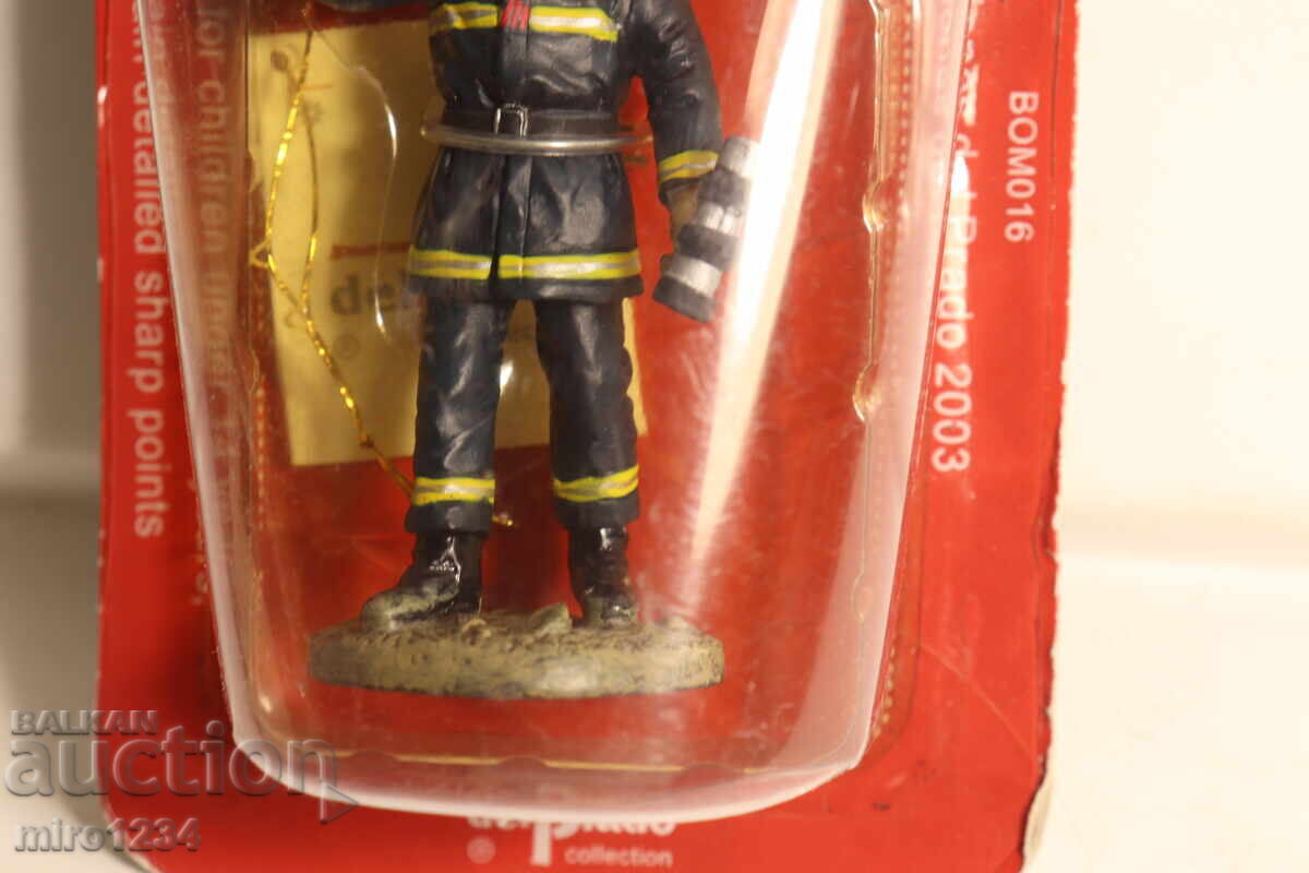 FIGURINĂ POMPIER DEL PRADO UNIFORMĂ - 6 FIGURINĂ POMPIER DEL PRADO UNIFORMĂ - 6
