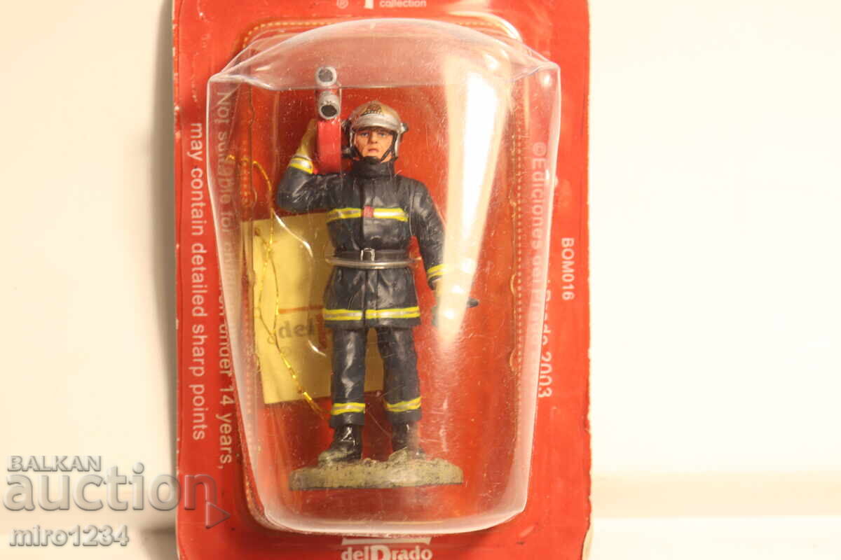 FIGURINĂ POMPIER DEL PRADO UNIFORMĂ FIGURINĂ POMPIER DEL PRADO UNIFORMĂ