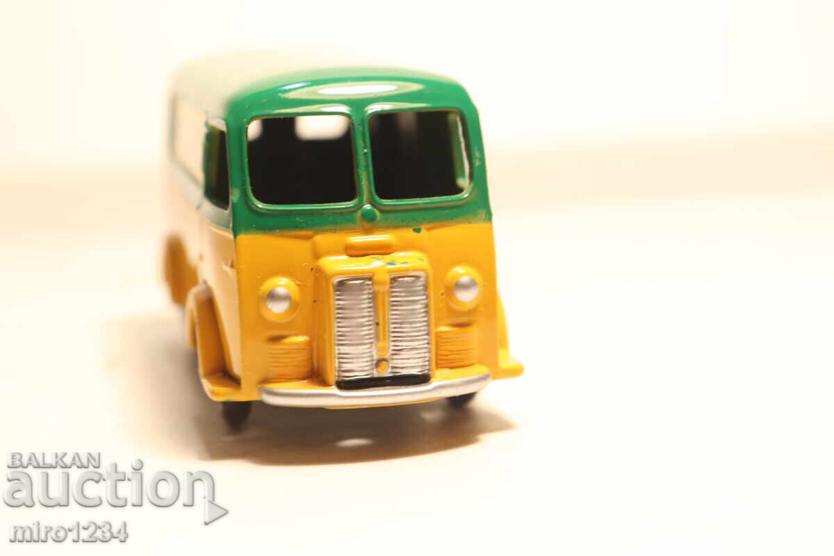 Licitație JUCĂRII DINKY PEUGEOT CAMION MODEL COLIȚĂ
