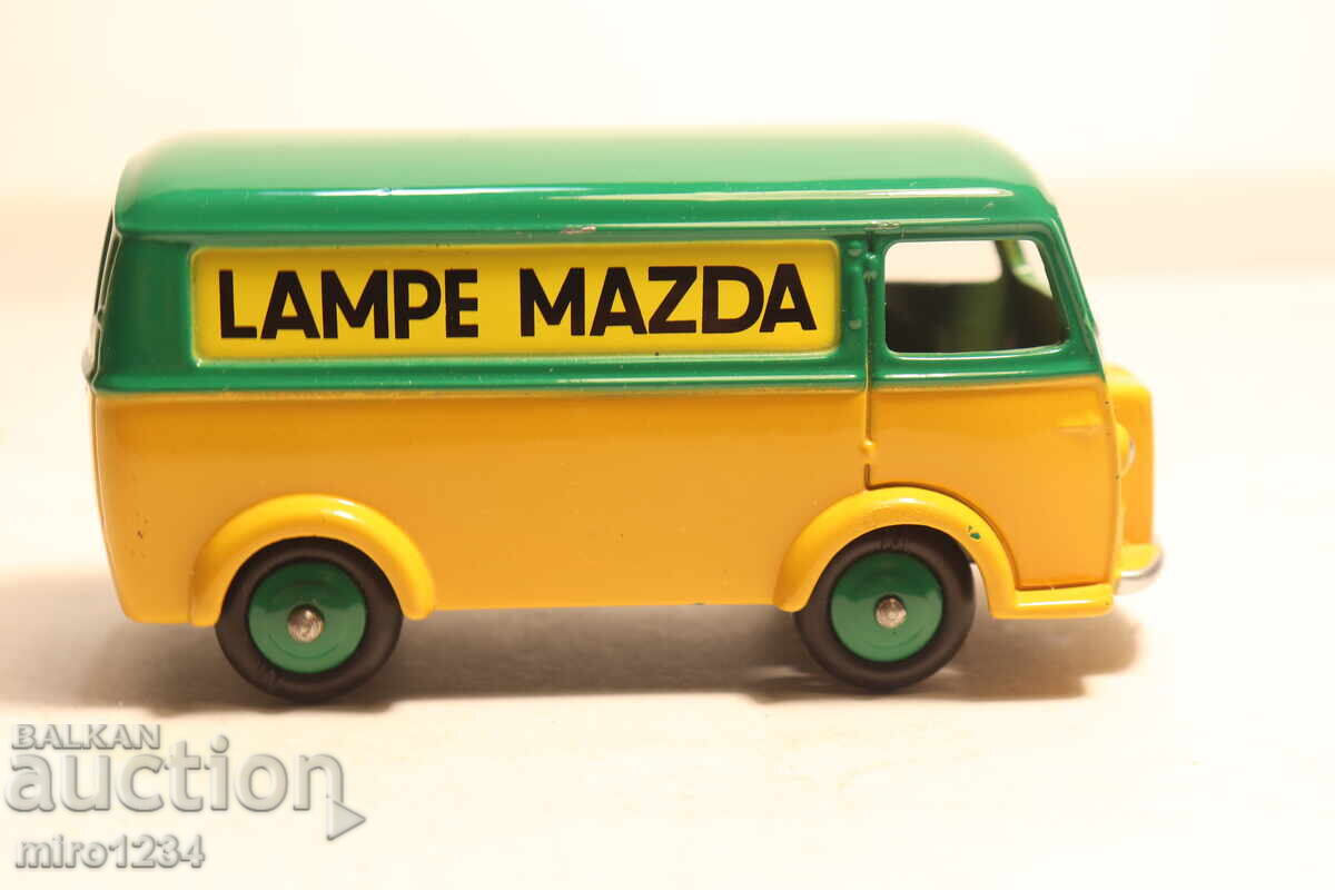 Livrarea JUCĂRII DINKY PEUGEOT CAMION MODEL COLIȚĂ