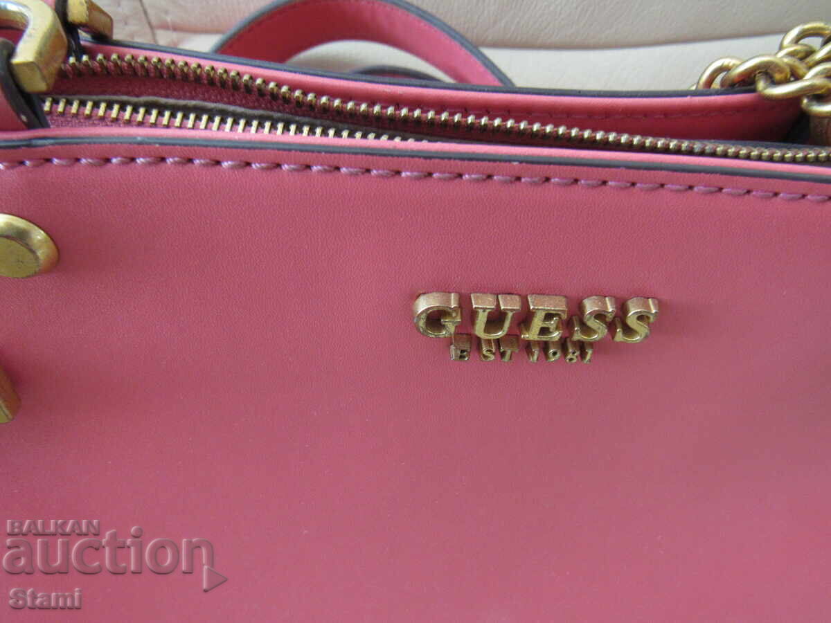 Оригинална дамска чанта GUESS от еко кожа в цвят корал с цена € 45.00 | 88.01 лв.