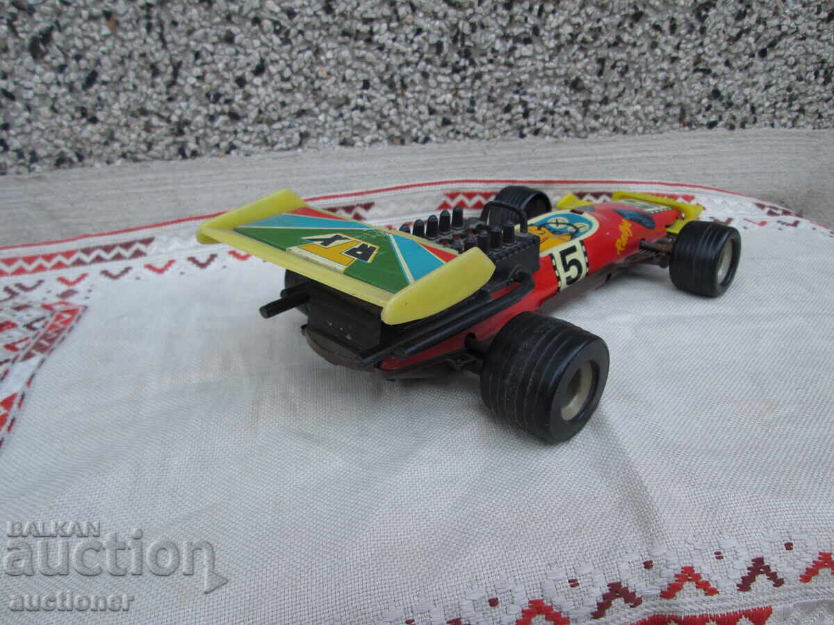 Livrarea FORMULA 1 PRODUSĂ ÎN RDG ÎN ANII '70 AI SECOLULUI TRECUT