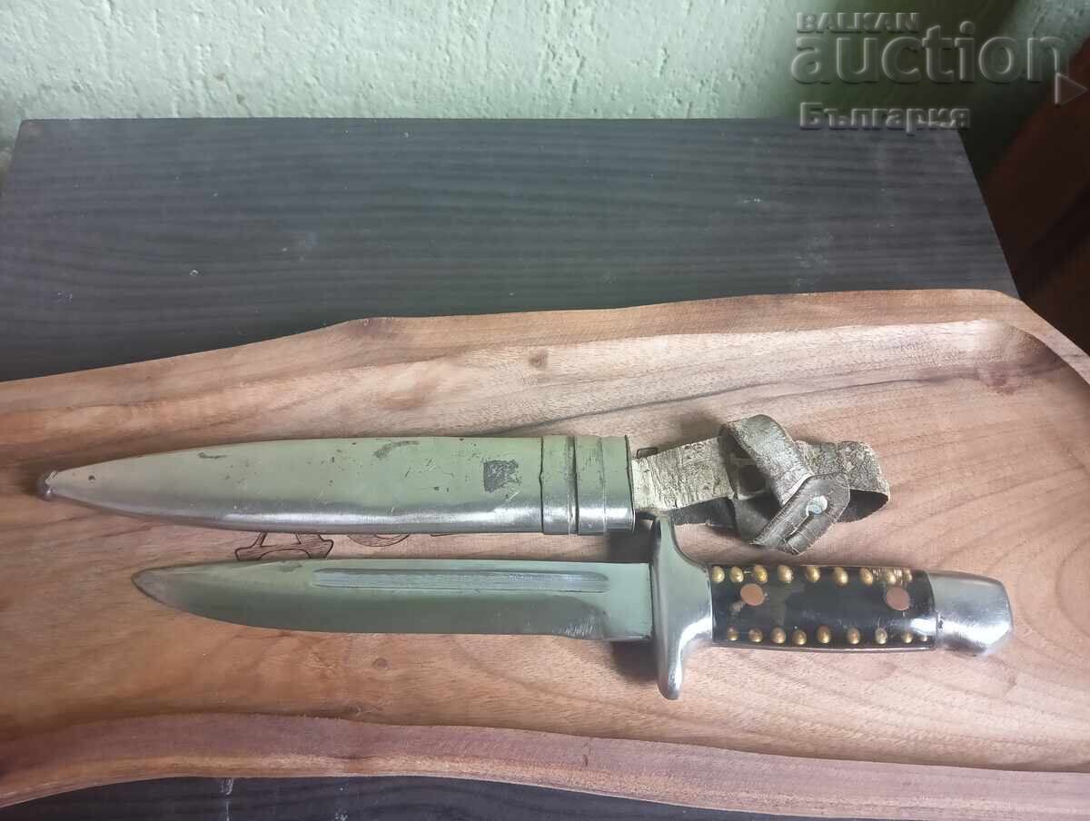 Cuțit militar/de armată retro cu teacă, de serviciu