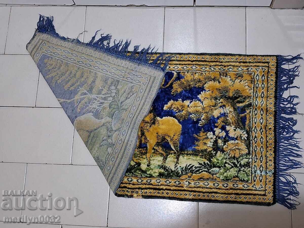 Covor vechi de perete de pluș, covor, panou, poză covor cu preț € 18.60 | 36.38 BGN Covor vechi de perete de pluș, covor, panou, poză covor cu preț € 18.60 | 36.38 BGN