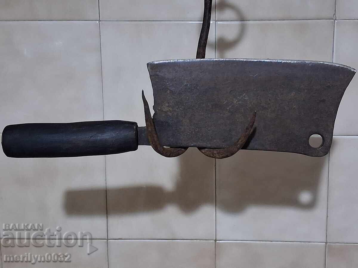 Licitație Sabie, lamă, cuțit, topor forjate manual