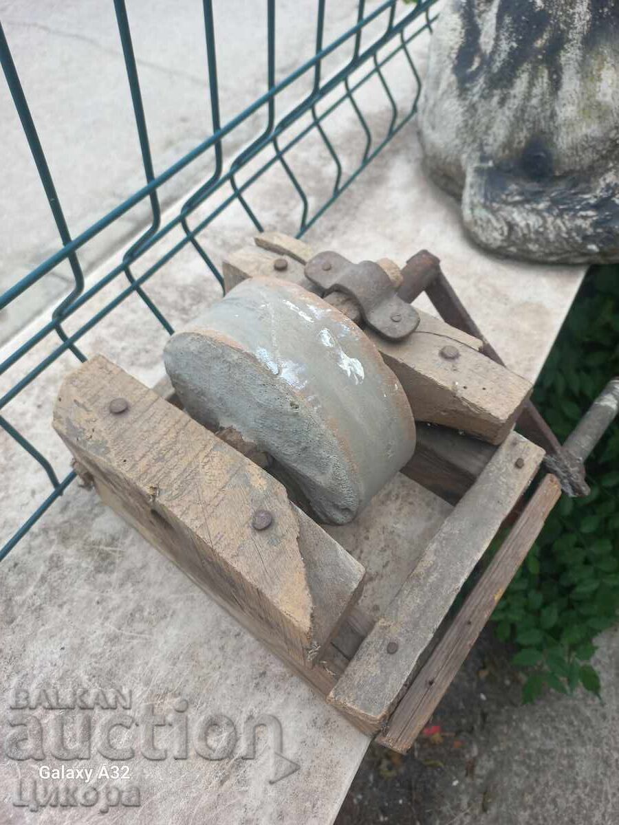 ΠΑΛΙΟ ΑΚΟΝΙΣΤΗΡΙ ΜΑΧΑΙΡΙΩΝ - 5