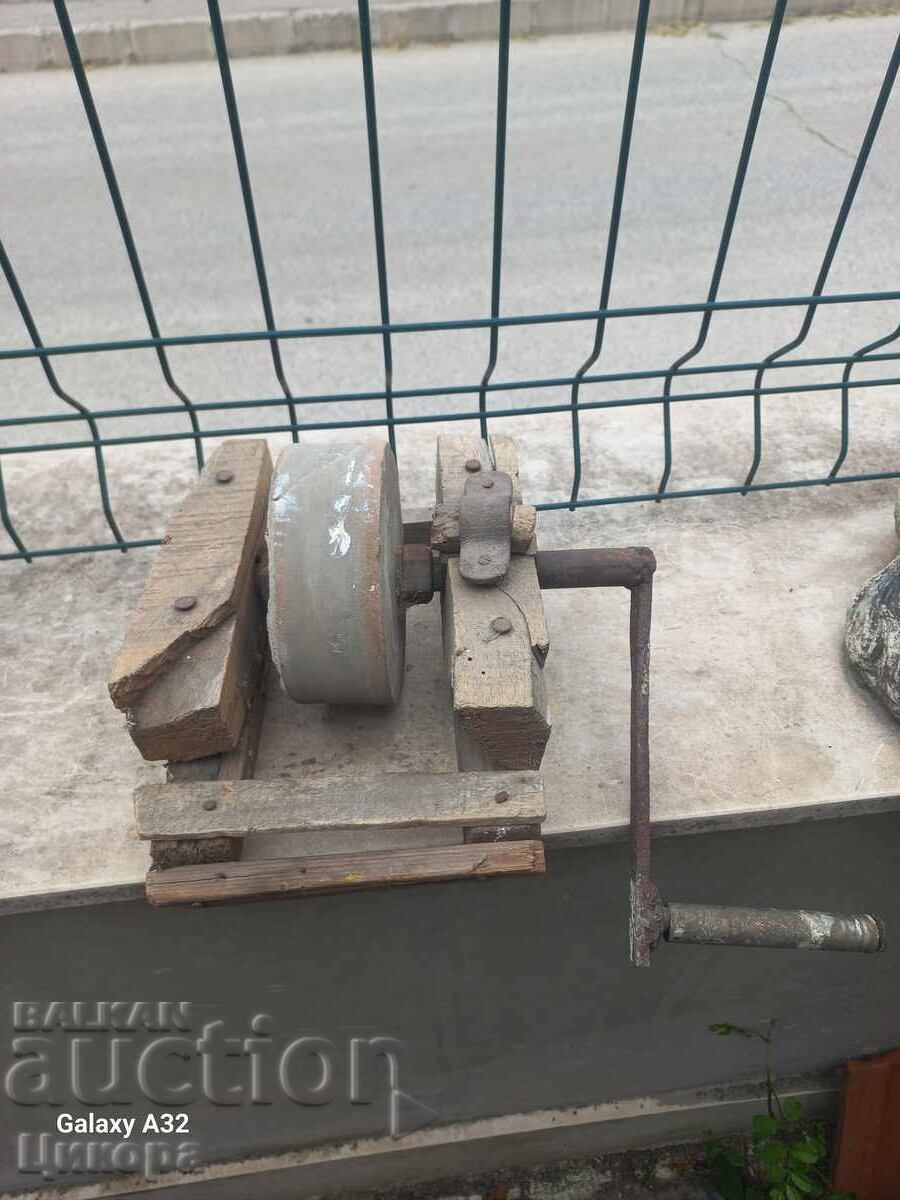 ΠΑΛΙΟ ΑΚΟΝΙΣΤΗΡΙ ΜΑΧΑΙΡΙΩΝ