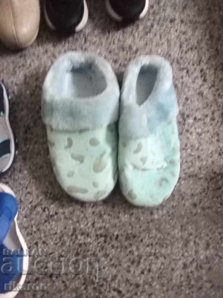 Auction  Lot of children's shoes