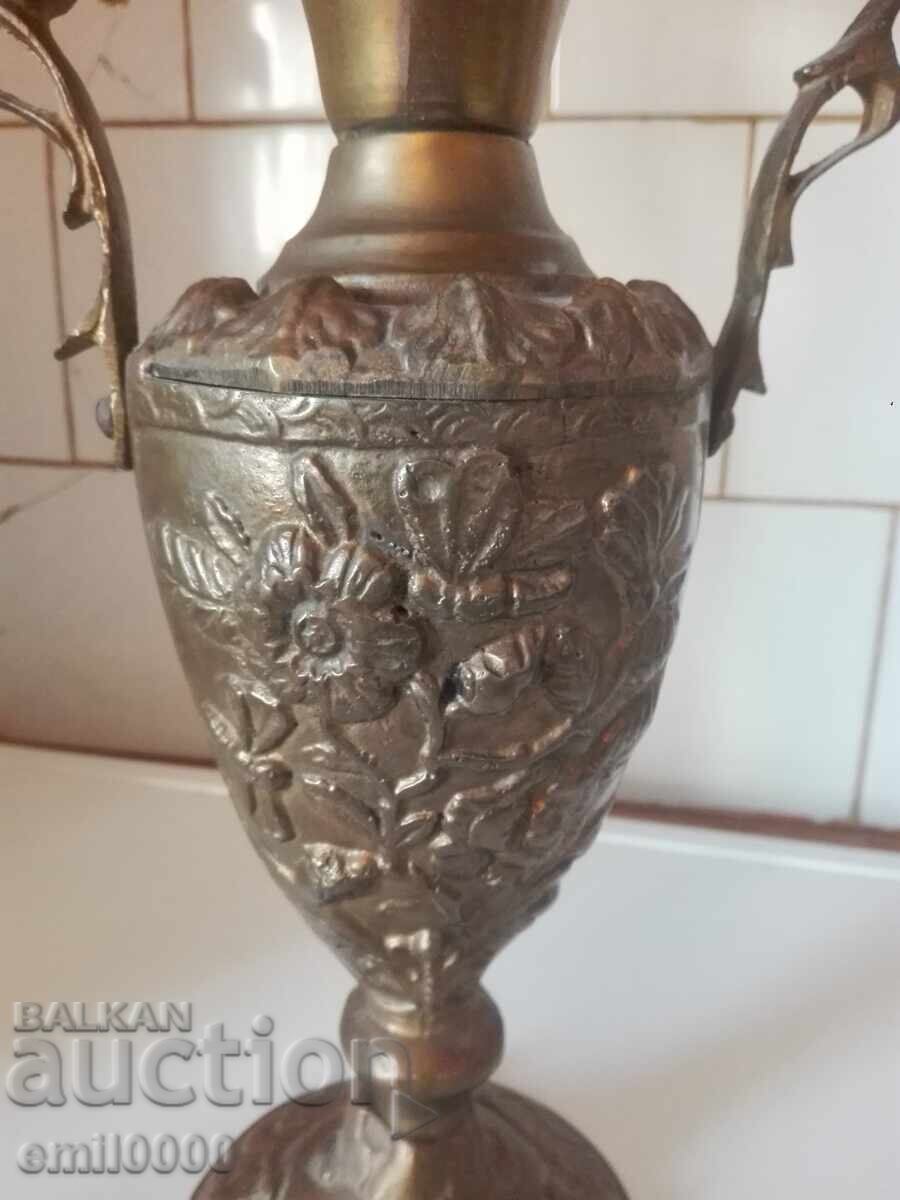 Бронзова ваза. с цена € 29.99 | 58.66 лв. Бронзова ваза. с цена € 29.99 | 58.66 лв.