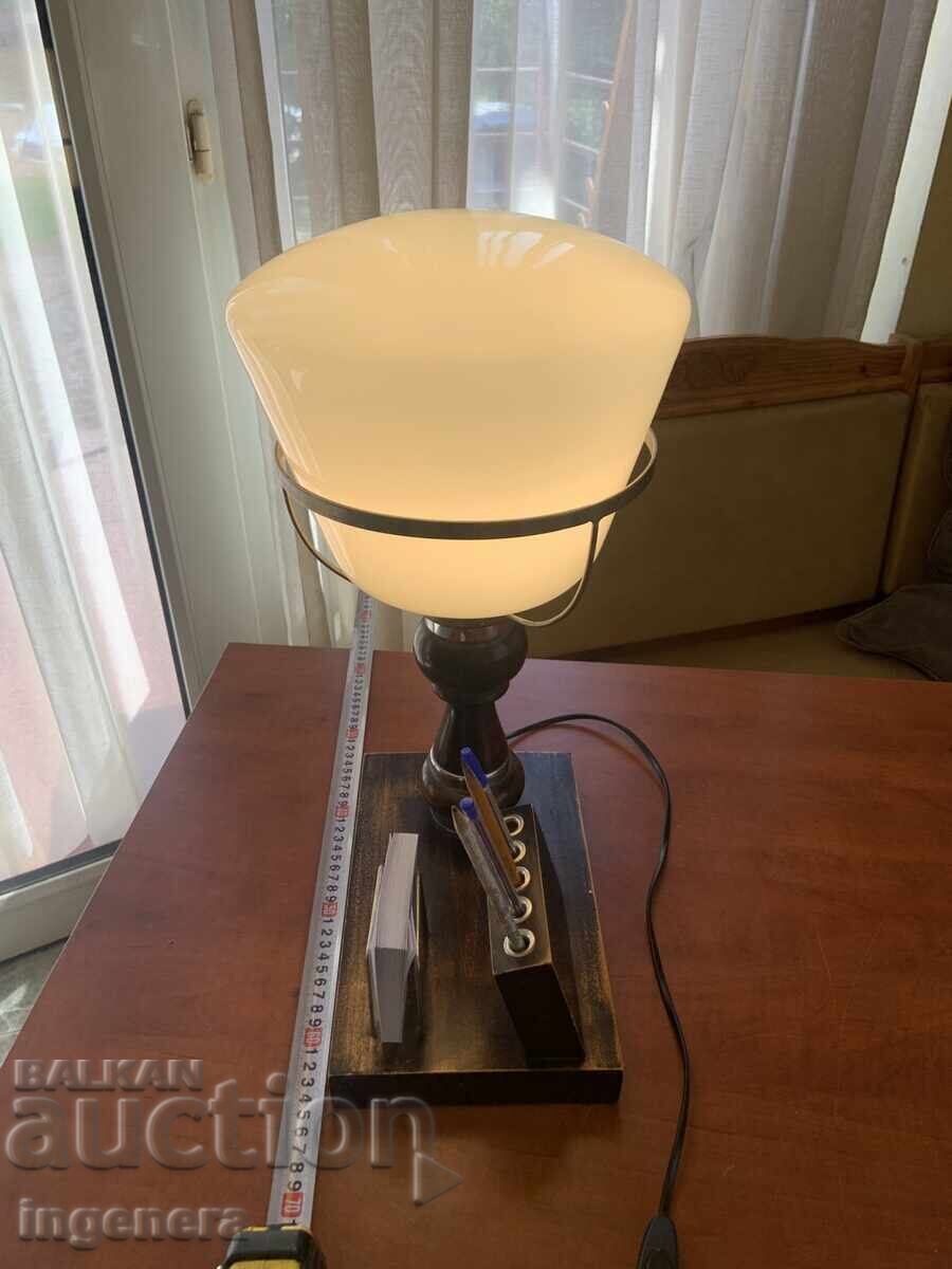 Licitație LAMPĂ DE BIROU RETRO SUPORT CĂRȚI DE VIZITĂ SUPORT CREIOANE LEMN Licitație LAMPĂ DE BIROU RETRO SUPORT CĂRȚI DE VIZITĂ SUPORT CREIOANE LEMN