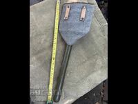 Entrenching tool