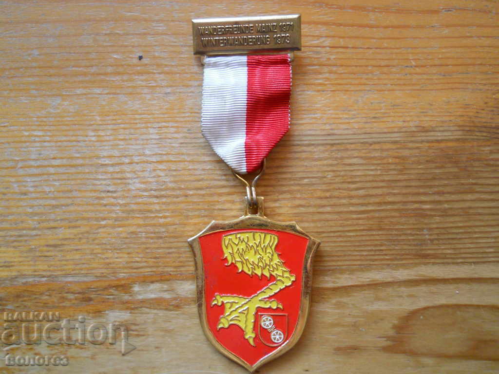 Medalia Campaniei Turistice Internaționale - Germania 1973 cu preț € 5.20 | 10.17 BGN