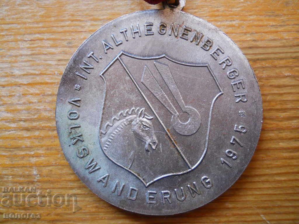 Medalie de la o drumeție turistică internațională - Germania 1975 cu preț € 15.40 | 30.12 BGN