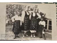 Παλιά καρτ ποστάλ Κιλκίς 1935. Γυναίκες με παραδοσιακές φορεσιές με πούλιες