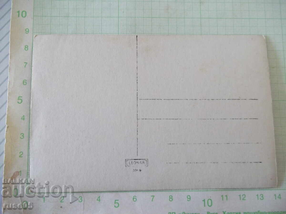 Снимка на две жени във фотостудио стара с цена € 1.53 | 2.99 лв.