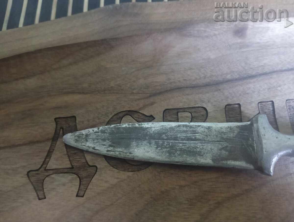 Δημοπρασία Ρετρό μαχαίρι τύπου "κάμα" – Βουλγαρικής κατασκευής από την εποχή του Σοσιαλισμού Δημοπρασία Ρετρό μαχαίρι τύπου "κάμα" – Βουλγαρικής κατασκευής από την εποχή του Σοσιαλισμού