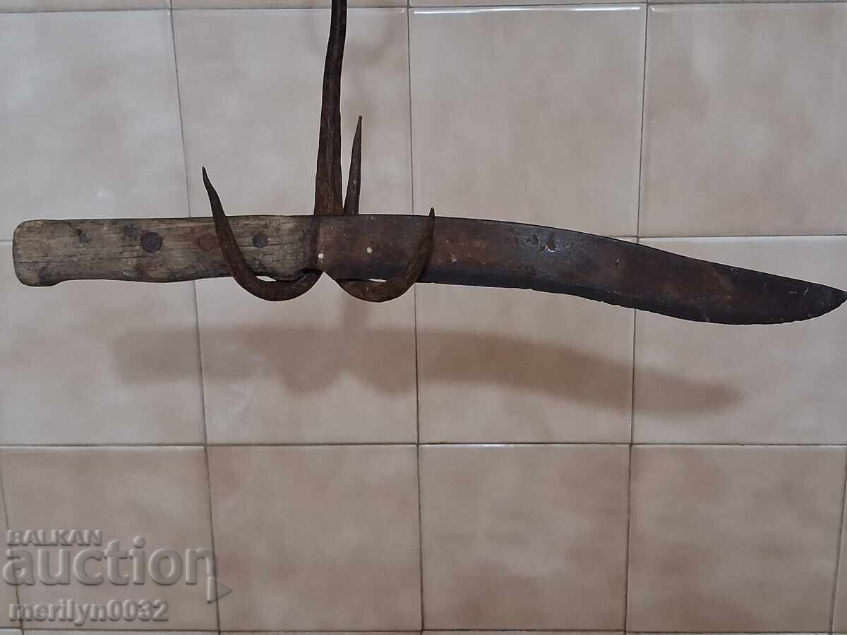Παλιό χαιδουτικό μαχαίρι χωρίς θήκη με σφραγίδα στη λάμα με τιμή € 93.42 | 182.71 BGN