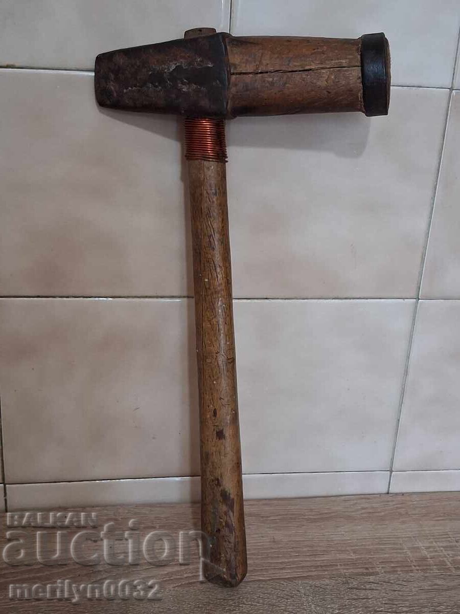Ciocan de dogar vechi, lemn, fier forjat, butoi