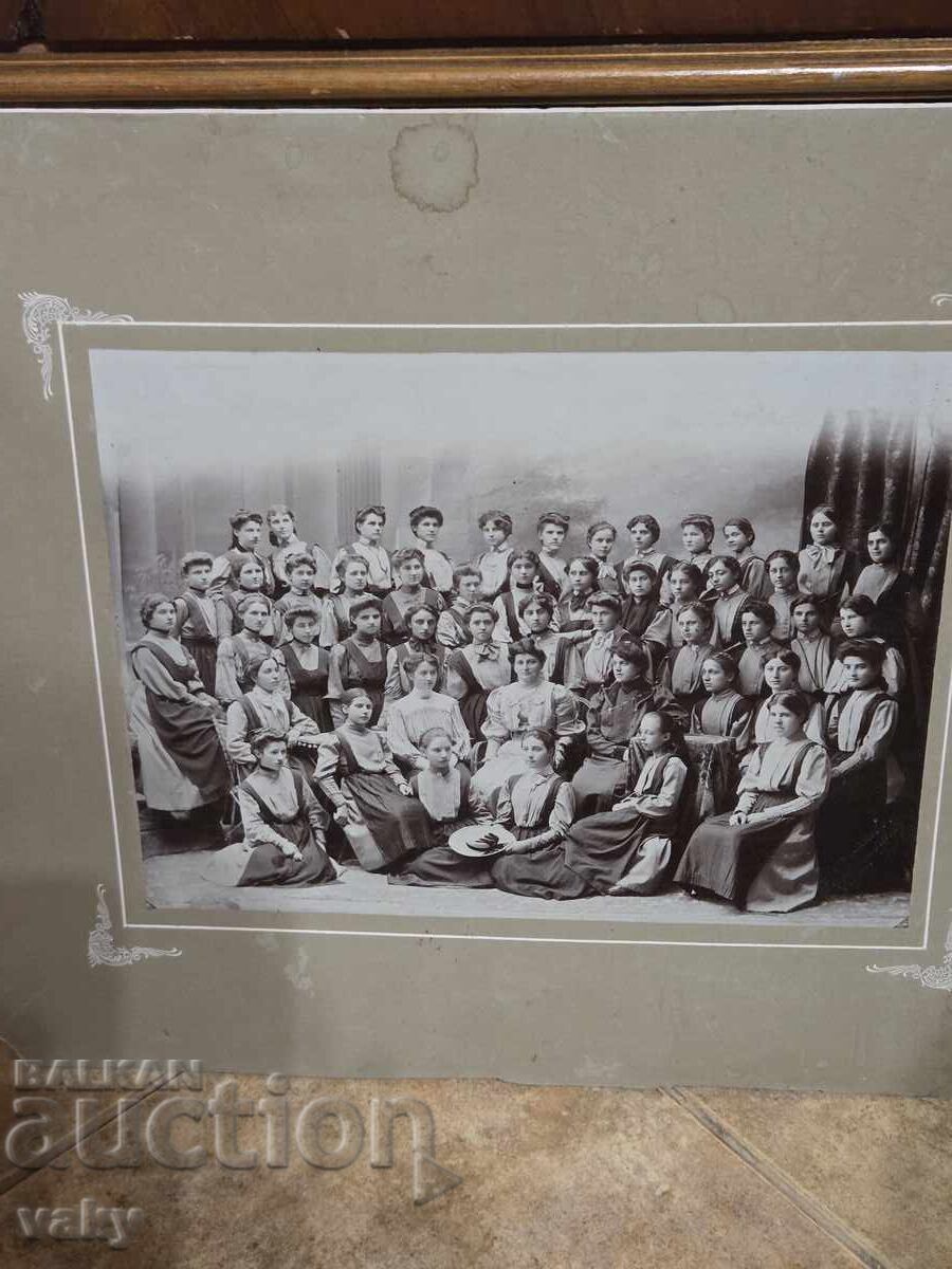 Παλιά μεγάλη φωτογραφία σε χαρτόνι: Οικοτροφείς από το πανδοχείο του Νίτσεφ με τιμή € 10.00 | 19.56 BGN
