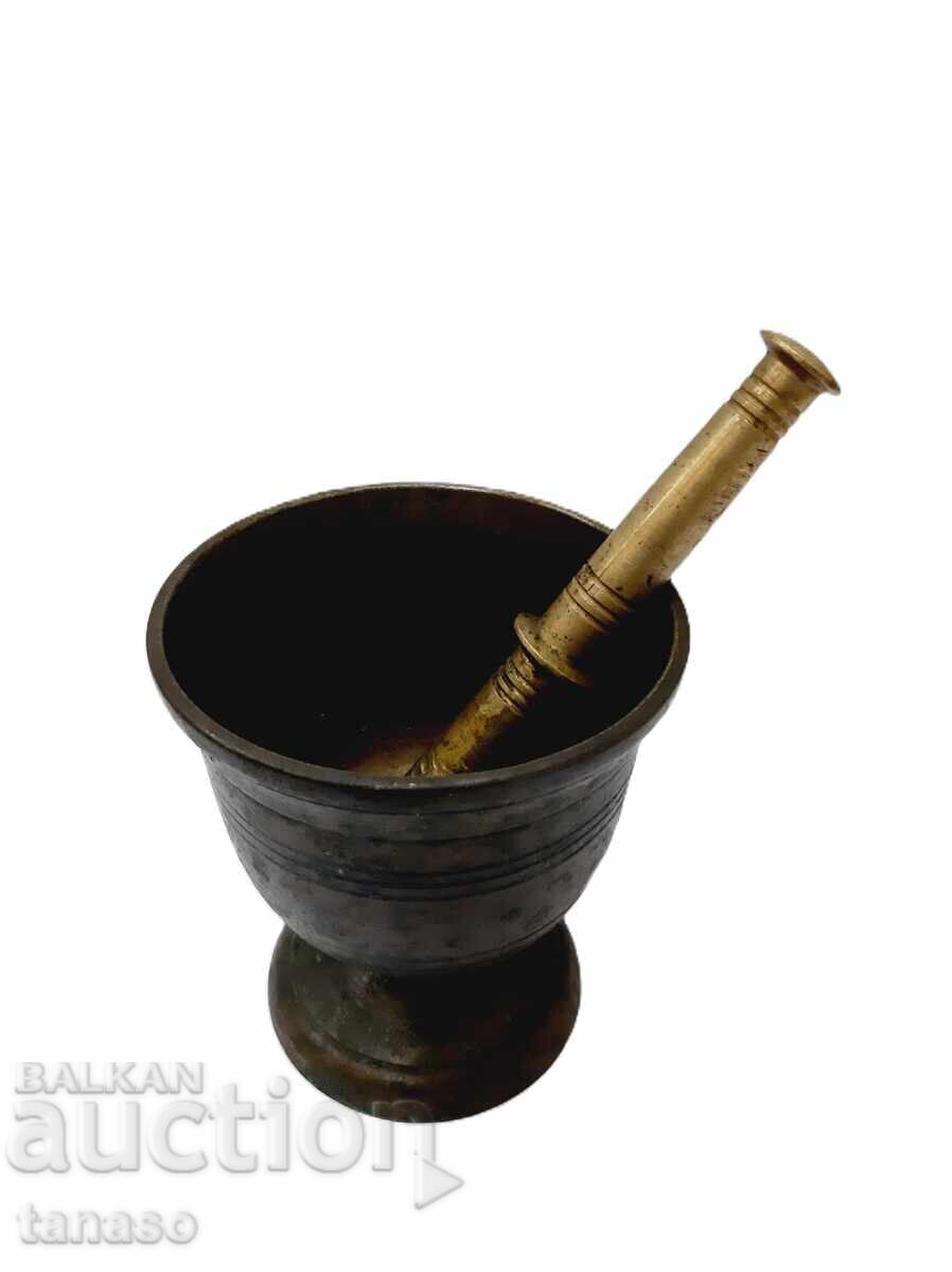 Mojar antic grecesc din alamă cu pistil Mojar antic grecesc din alamă cu pistil