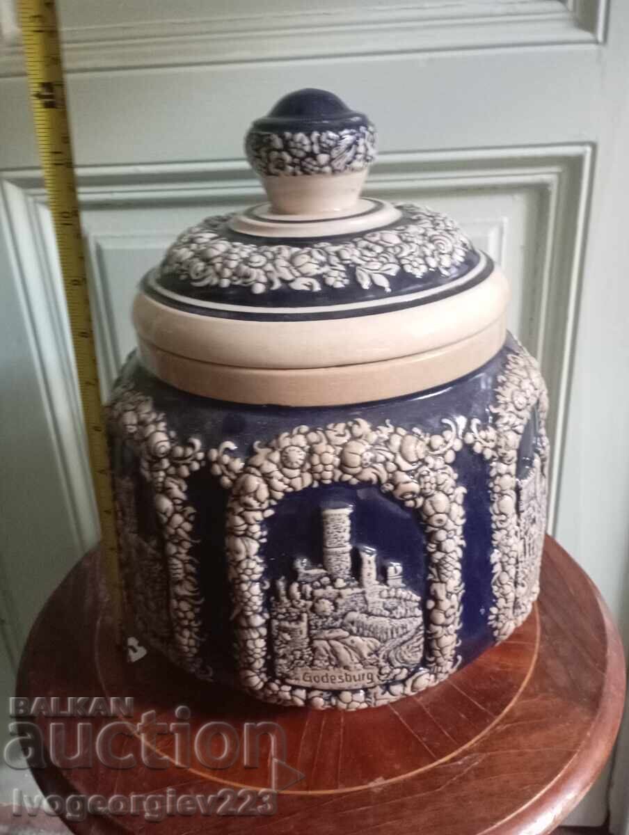Винтидж керамичен съд с капак,супник