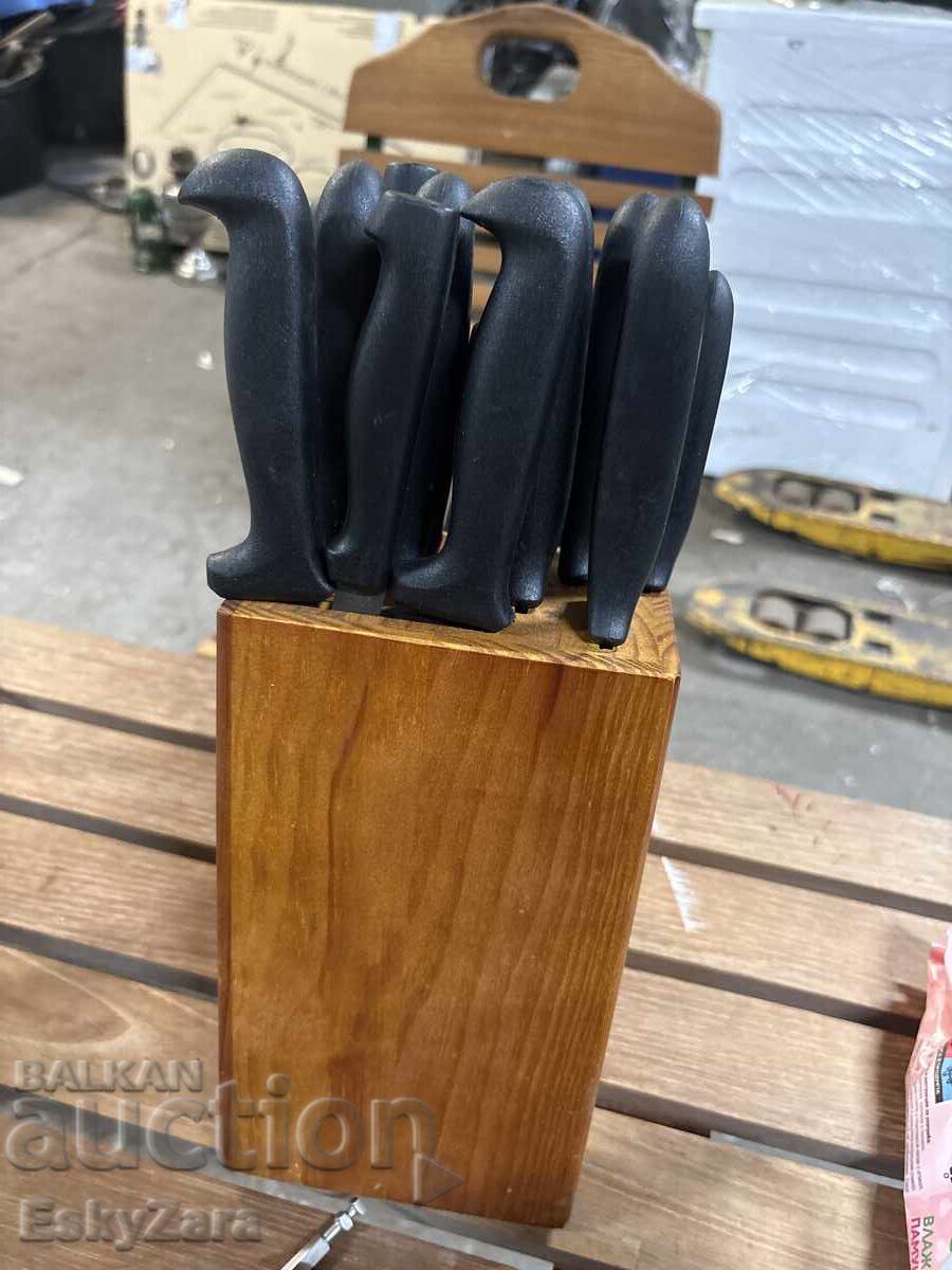 Licitație Set 19 cuțite și 1 foarfecă