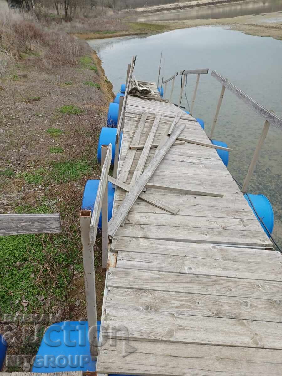 Ιχθυοτροφείο με 12 κλωβούς και πλωτή γέφυρα
