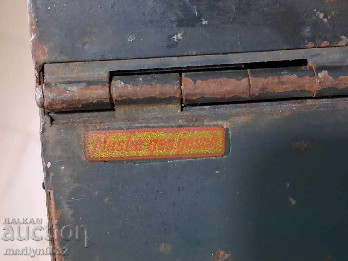 Casetă secretă pentru valori Al Treilea Reich SS Wehrmacht cu preț € 119.87 | 234.45 BGN
